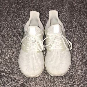 6.5 WHITE ADIDAS ULTRA BOOST